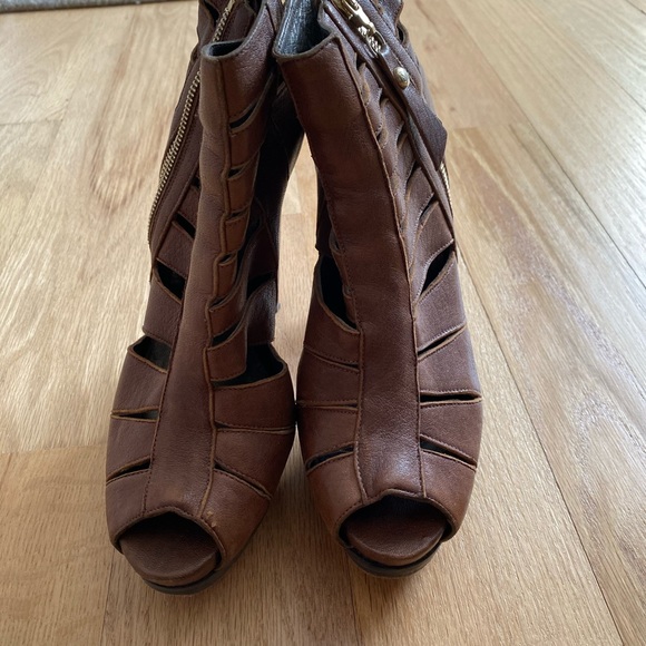 Stuart Weitzman Block Heels Size 8 - Picture 2 of 4